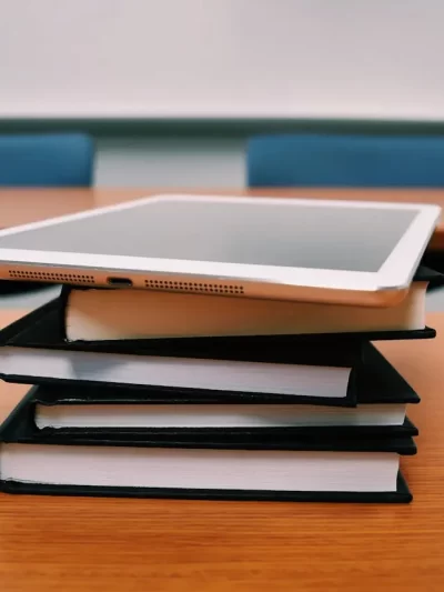 Educación y Capacitación